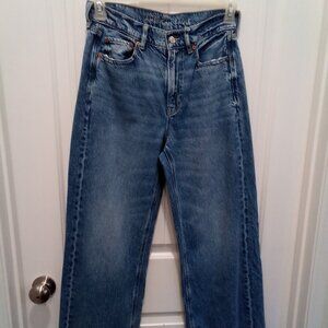 American Eagle Super High Rise Baggy Wide Leg Distressed leg jeans Size 4 Reg.